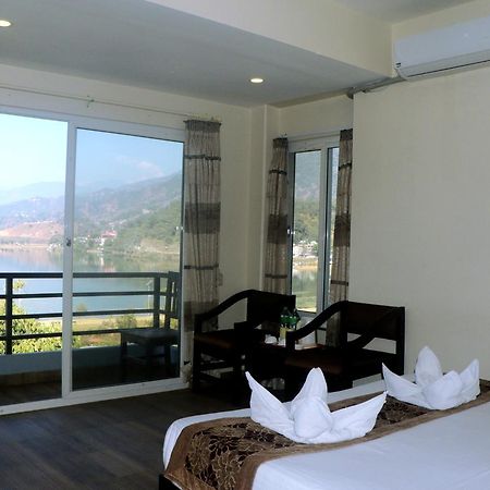 Hotel The Coast Pokhara Esterno foto