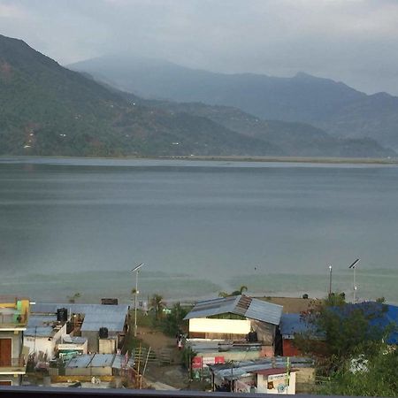 Hotel The Coast Pokhara Esterno foto
