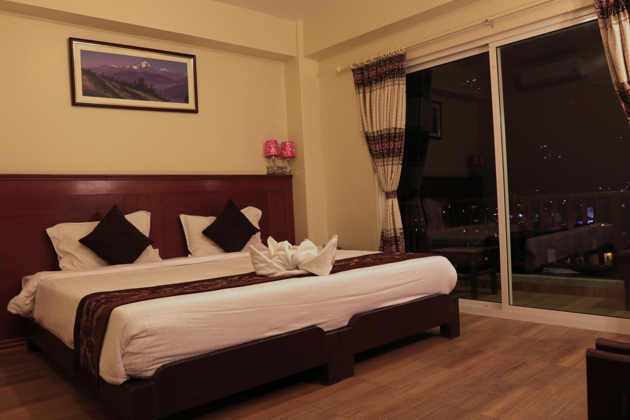 Hotel The Coast Pokhara Esterno foto