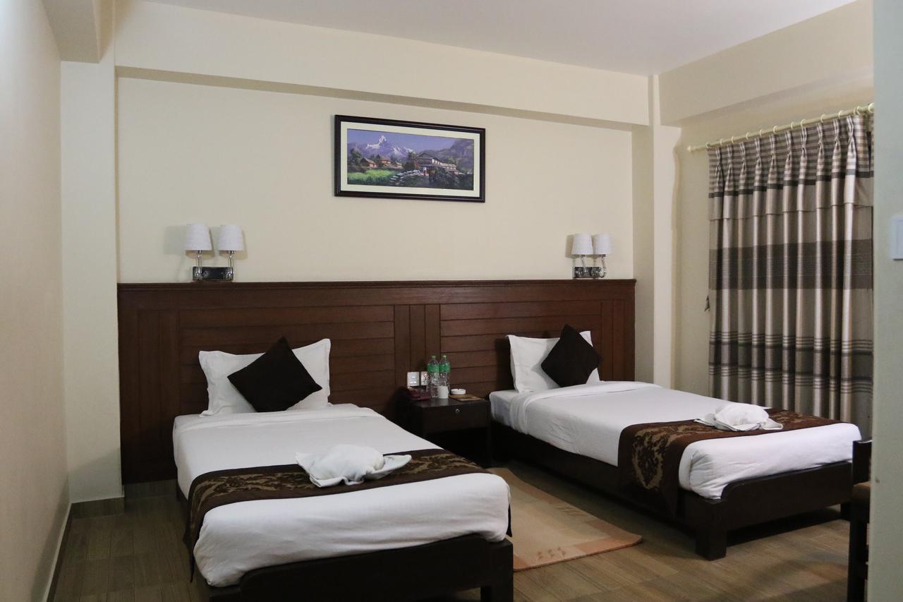 Hotel The Coast Pokhara Esterno foto