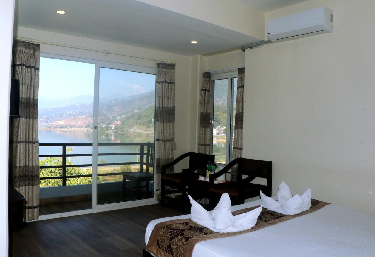 Hotel The Coast Pokhara Esterno foto