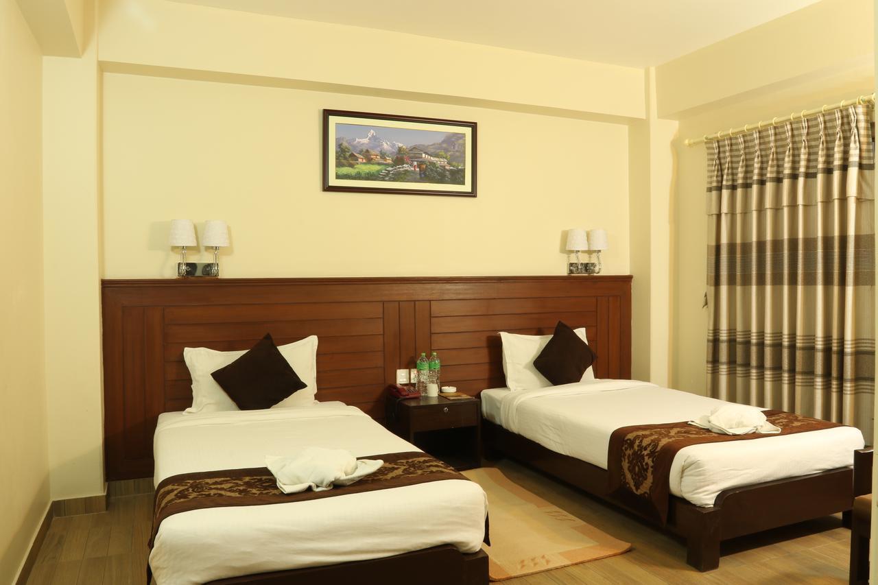Hotel The Coast Pokhara Esterno foto