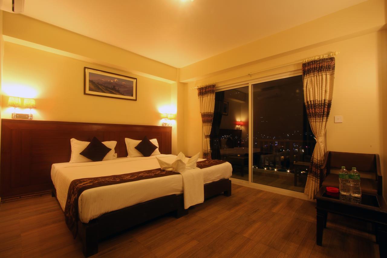 Hotel The Coast Pokhara Esterno foto