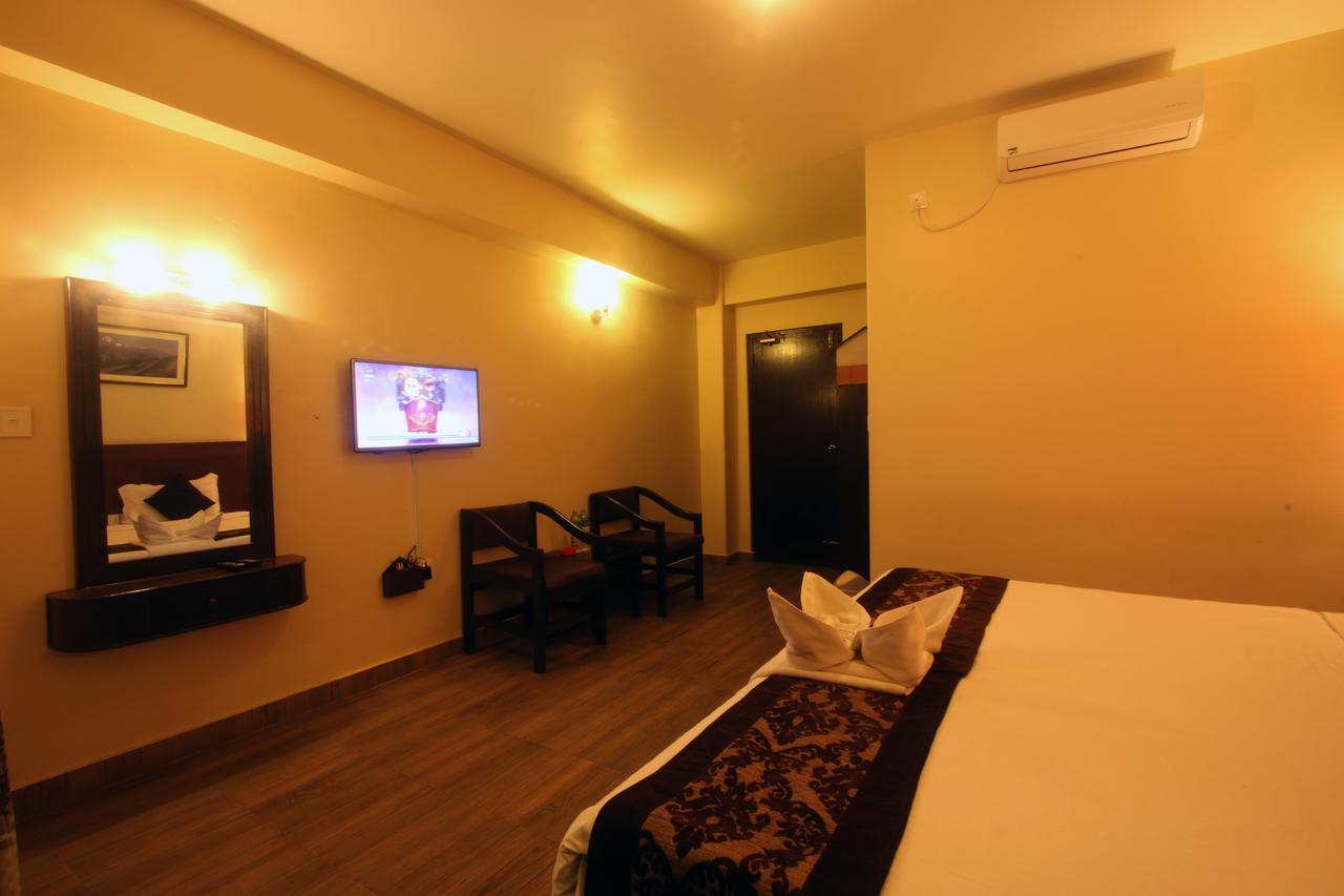 Hotel The Coast Pokhara Esterno foto