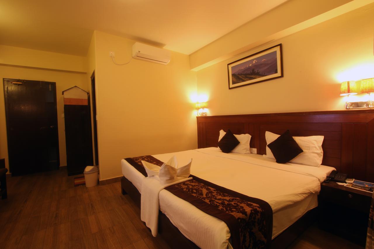 Hotel The Coast Pokhara Esterno foto
