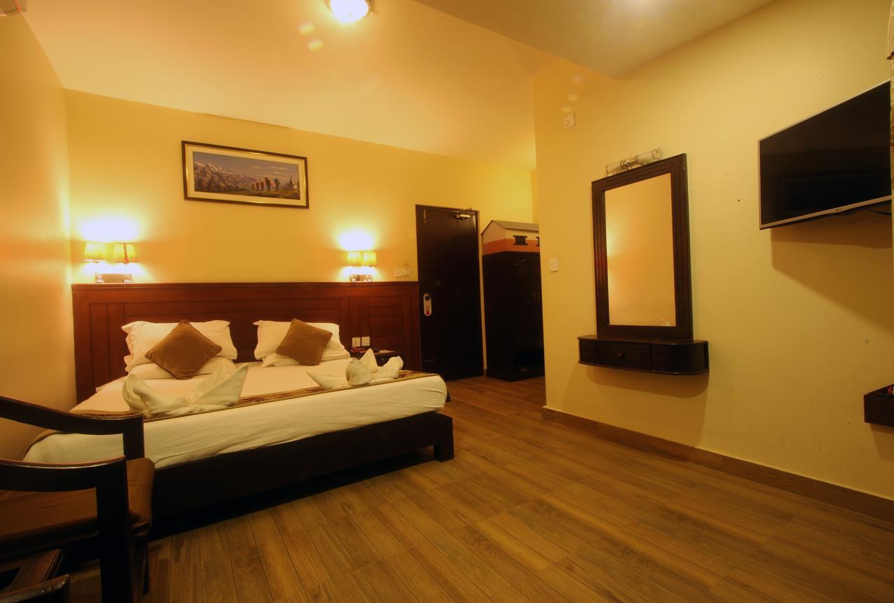 Hotel The Coast Pokhara Esterno foto