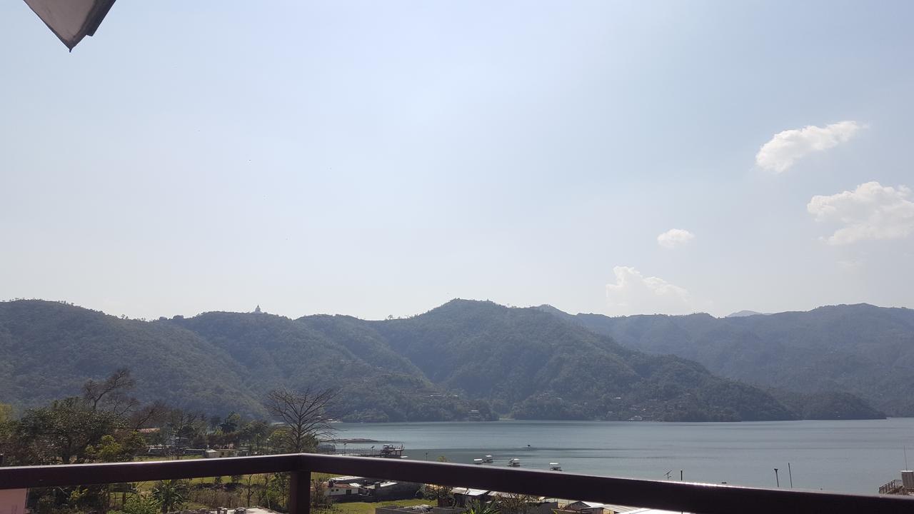 Hotel The Coast Pokhara Esterno foto