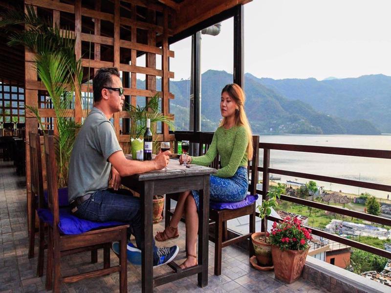 Hotel The Coast Pokhara Esterno foto